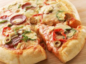 Εύκολη σπιτική πίτσα με αφράτη ζύμη