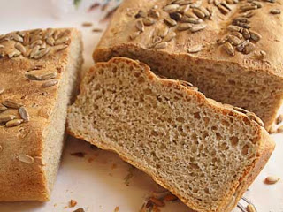 Σπιτικό ψωμί ολικής αλέσεως με καρύδια