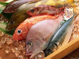 Ανακαλύψτε πώς τα ψάρια και τα θαλασσινά επηρεάζουν τη χοληστερίνη σας