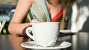 Ο καφές διεγείρει την αναγνώριση των θετικών λέξεων