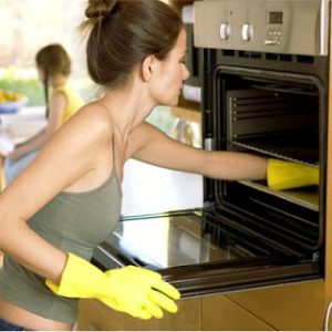 Πως να καθαρίσετε το φούρνο σας με σπιτικά ακίνδυνα υλικά