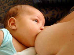 Ο θηλασμός ανεβάζει την κοινωνικότητα των παιδιών στη μετέπειτα ζωή τους