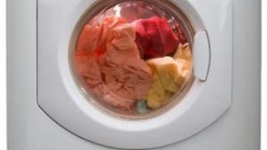 Ρούχα μαζί που πλύθηκαν κι έχουνε γίνει ροζ…και μετά τι κάνουμε;