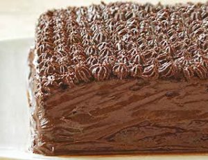 Εύκολη σπιτική τούρτα σοκολάτας με λιγότερα λιπαρά