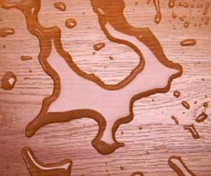Σημάδια από νερό στο ξύλινο τραπέζι…Τι κάνω;