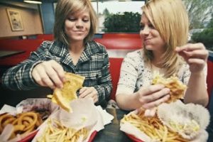Νέα μελέτη δείχνει ότι οι Ευρωπαίοι δεν τρώνε σωστά