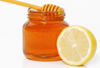 Θεραπεία για την ακμή με μέλι και λεμόνι