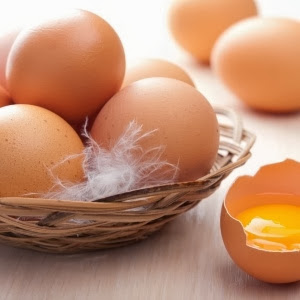 Αυγό και αμυγδαλέλαιο για ξηρό δέρμα