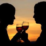 Τί πρέπει να φάτε πριν βγείτε για να μην σας βαράει το αλκοόλ