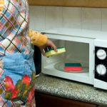 Διώξτε γρήγορα και απλά τους λεκέδες από λάδι!