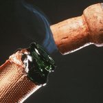 Η λαβή ενός κουταλιού θα κρατήσει τη σαμπάνια αφρώδη!
