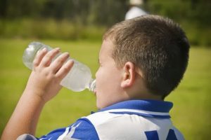 Πόσο νερό πρέπει να πίνει ένα παιδί