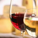 Το λευκό κρασί έχει λιγότερες θερμίδες από το κόκκινο;