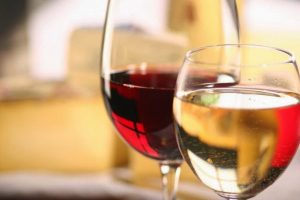 Το λευκό κρασί έχει λιγότερες θερμίδες από το κόκκινο;