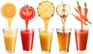 Φυσικός χυμός από φρέσκα αρωματικά και φρούτα