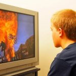 Η τηλεόραση στο υπνοδωμάτιο σχετίζεται με παιδική παχυσαρκία