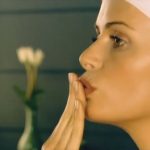 Δείξτε νεότερες, κάνοντας ασκήσεις προσώπου!