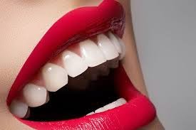 Πως να αποκτήσετε λευκά δόντια σε τρία λεπτά στο σπίτι σας!