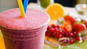 Σούπερ φυσικό  ενεργειακό  smoothie με καρότα και ξηρούς καρπούς