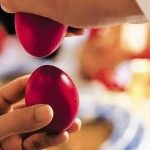 Τι σημαίνει το σπάσιμο των Πασχαλινών αυγών;