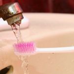 Δείτε μερικά από τα πράγματα που κάνουμε λάθος στο μπάνιο!