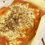 Εύκολο σπιτικό τυρόψωμο  με αλεύρι ολικής αλέσεως