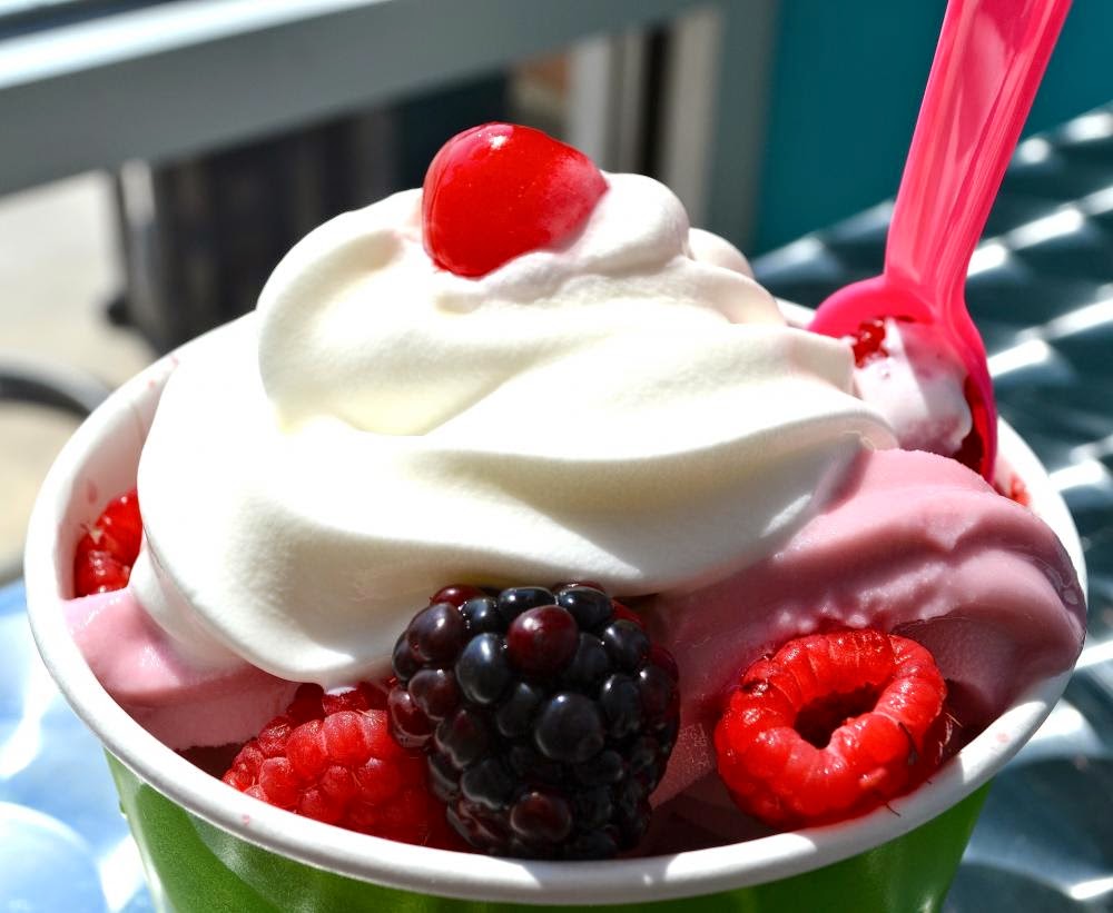 Frozen yogurt vs κλασικό γιαούρτι & Frozen yogurt vs παγωτό