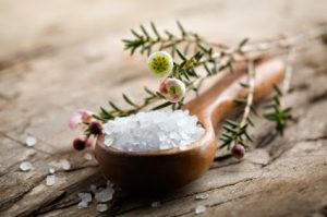 Πως να χρησιμοποιήσετε το αλάτι για να λάμψει το δέρμα σας!