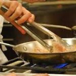 Τι να κάνετε για να μην κολλάει το κρέας στο τηγάνι!