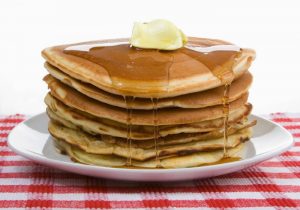 Pancakes πλούσια σε φυτικές ίνες με μέλι και ξηρούς καρπούς