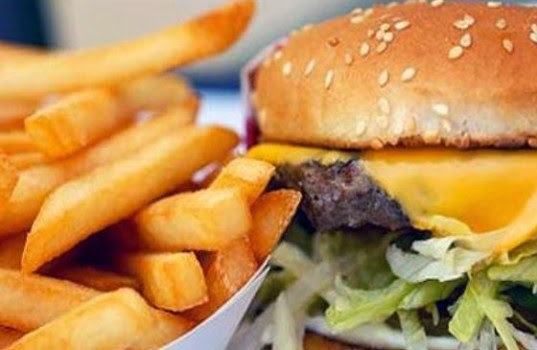 Το fast food αιτία για πολλές θερμίδες και κακή διατροφή