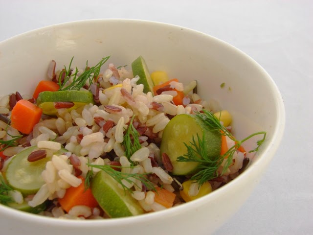 Πανεύκολη αρωματική σαλάτα ρυζιού με κολοκύθι και τόνο