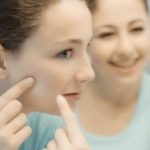 Πως να εξολοθρεύσετε ένα σπυράκι πολύ γρήγορα!