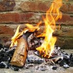 Τι μπορείτε να κάνετε με τη στάχτη από το τζάκι;