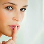 Τρεις μόνο κινήσεις για δέρμα λαμπερό χωρίς ακμή!