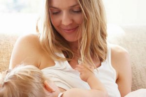 Πέντε σημαντικά οφέλη του θηλασμού για τη μητέρα
