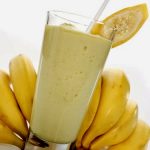 Smoothie πορτοκαλιού με μπανάνα γάλα και γιαούρτι