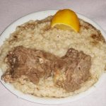 Κρητικό γαμοπίλαφο με κοτόπουλο και ξύσμα λεμονιού