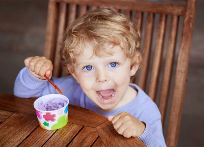 Πώς να περιορίσετε τη ζάχαρη που καταναλώνει το παιδί σας