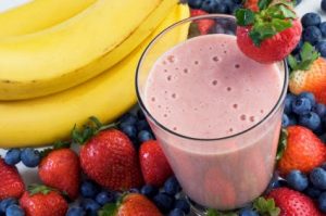 Smoothie μπανάνα, ρόδι, γιαούρτι, μέλι