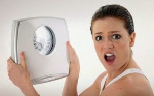 Νέα δεδομένα για τη σχέση μεταξύ του πόσο συχνά ζυγιζόμαστε και του βάρους μας