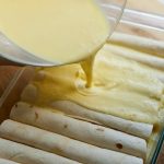 Πανεύκολο σπιτικό γλυκό με αραβική πίτα, κρέμα βανίλια και βύσσινο