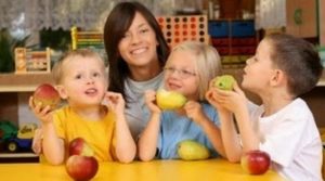 Πόσα φρούτα πρέπει να τρώνε τα παιδιά