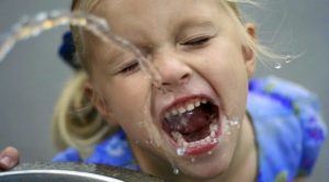 Πόσο νερό πρέπει να πίνει ένα παιδί