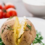 Ψητή πατάτα με μαργαρίνη μυρωδικών