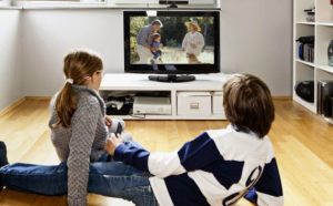 Δείτε πώς οι ώρες παρακολούθησης τηλεόρασης συνδέονται με το βάρος ενός παιδιού
