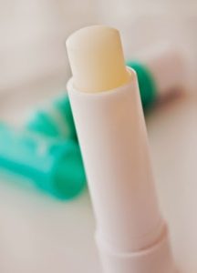 Ένα μοναδικό lip balm που μπορείτε να το φτιάξετε μόνες σας!