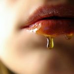 Μέλι και βαζελίνη για χείλη λαμπερά και απαλά!