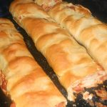 Πανεύκολη σπιτική  λουκανικόπιτα χωρίς φύλλο