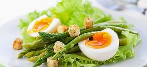 Συνδυάστε αυγό με ωμά λαχανικά για υψηλότερη διατροφική αξία